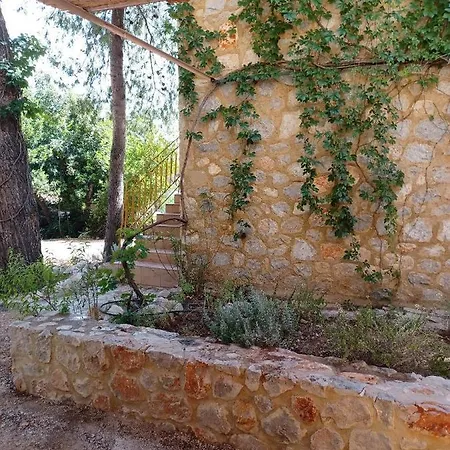 Eleni Dios Stone House *